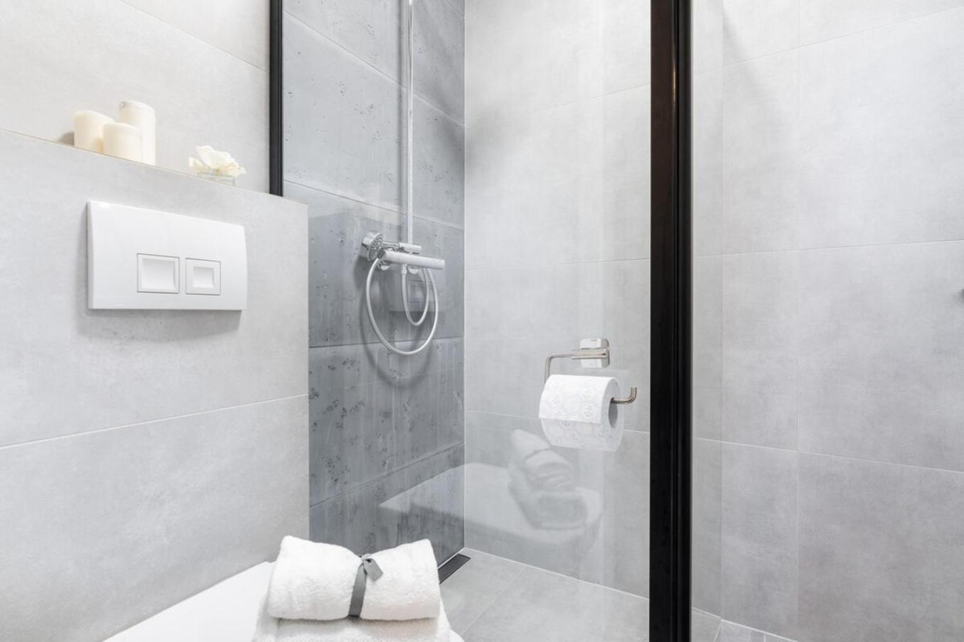 Modern 70m With Private Garden Metro * Warsaw