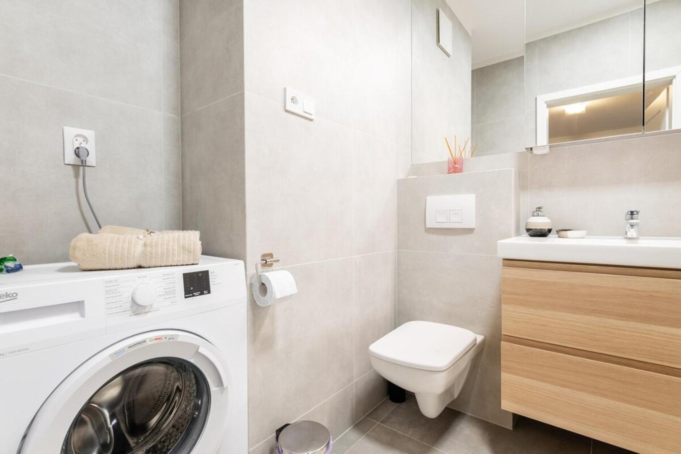 Modern 70m With Private Garden Metro * Warsaw