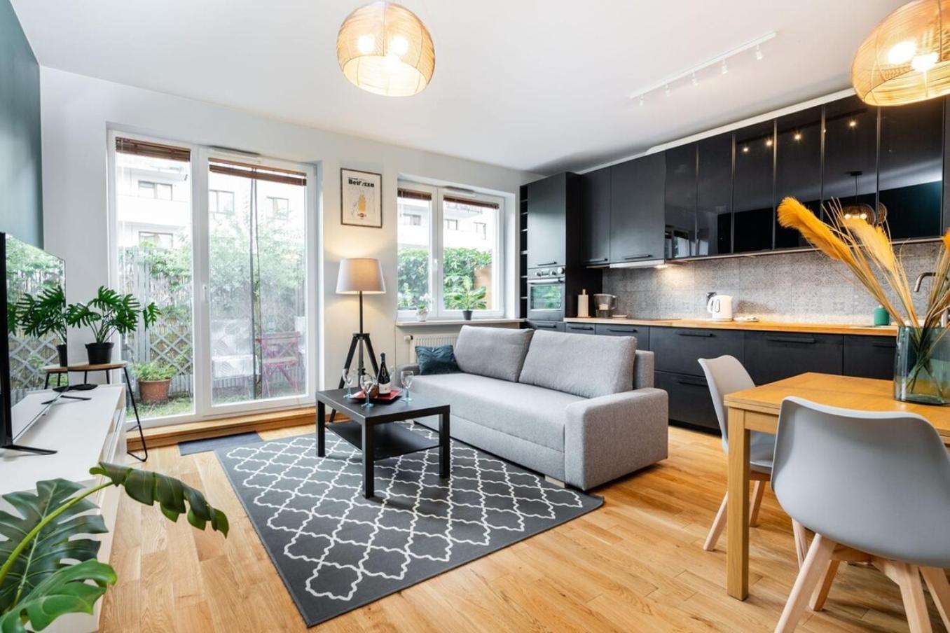 Modern 70m With Private Garden Metro *